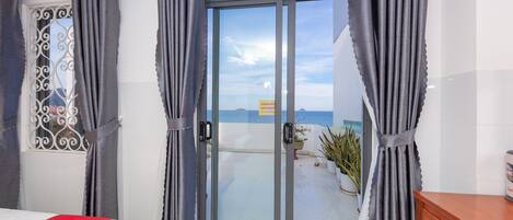 Family Studio Suite | Minibar, desk, free WiFi, bed sheets