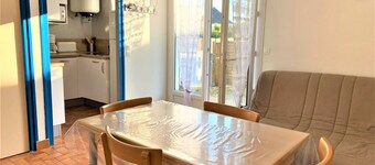 Cozy 2-Room House in Quiberon, Steps from Beach, Sleeps 4, South Garden, WiFi, Parking, Pet Friendly