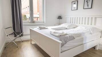 2 bedrooms, individually furnished, laptop workspace, soundproofing