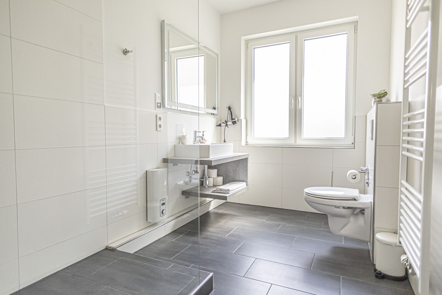 Familienapartment | Badezimmer | Haartrockner, Handtücher, Seife, Toilettenpapier