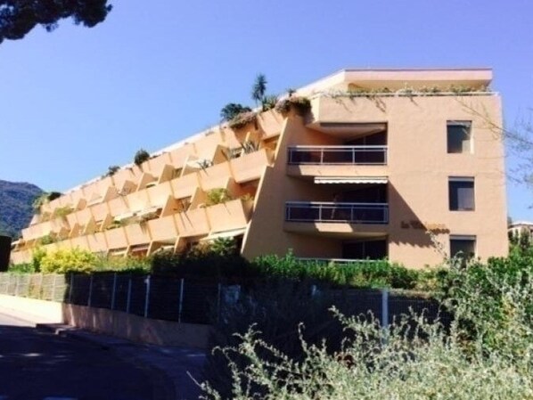 Exterior - Air-Conditioned Studio with Sleeping Area and 10m² South-Facing Terrace (Cavalaire-sur-Mer)