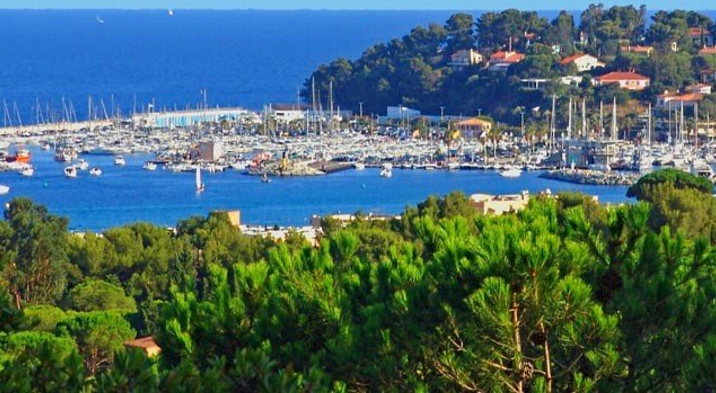 Marina - Air-Conditioned Studio with Sleeping Area and 10m² South-Facing Terrace (Cavalaire-sur-Mer)