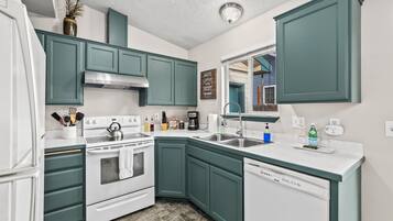 Frigorífic, microones, forn i placa de cuina