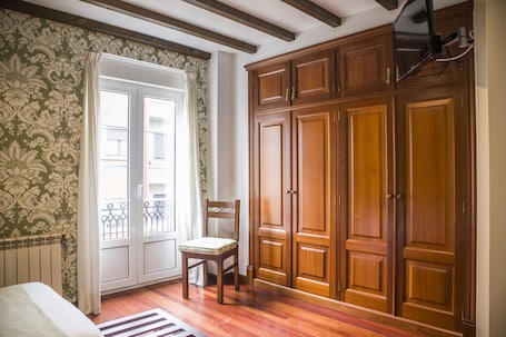 Standard Twin Room | Cribs/infant beds, free WiFi, bed sheets