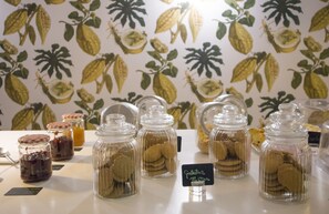 Daily buffet breakfast (EUR 12 per person) - Hotel A Casa do Río (Pontecesures)