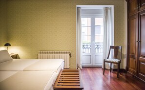 Habitació amb dos llits individuals estàndard | Bressols, wifi gratuïta i roba de llit 