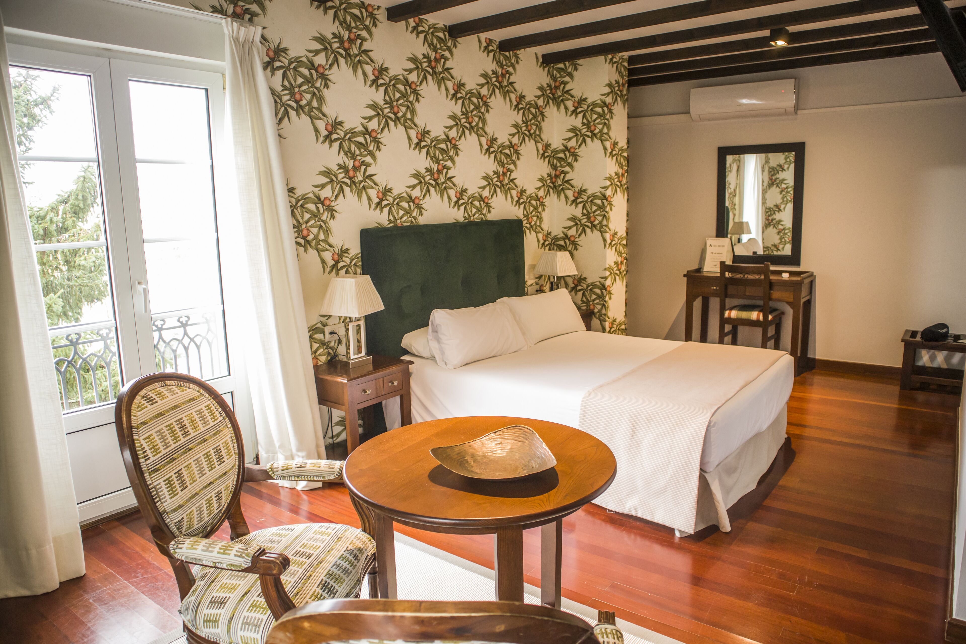 Habitación Deluxe | Cunas (de pago), wifi gratis, ropa de cama