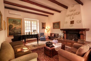 Living area - B&BCasaconsalvo, country house  vicino al mare ,al centro delle 2 costiere      (pontecagnano faiano)
