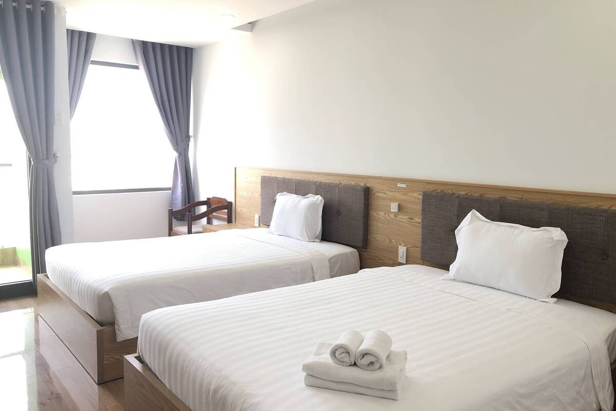 ห้องดีลักซ์สำหรับสี่ท่าน | โต ๊ะทำงาน, Wi-Fi ฟรี, ผ้าปูที่นอน
