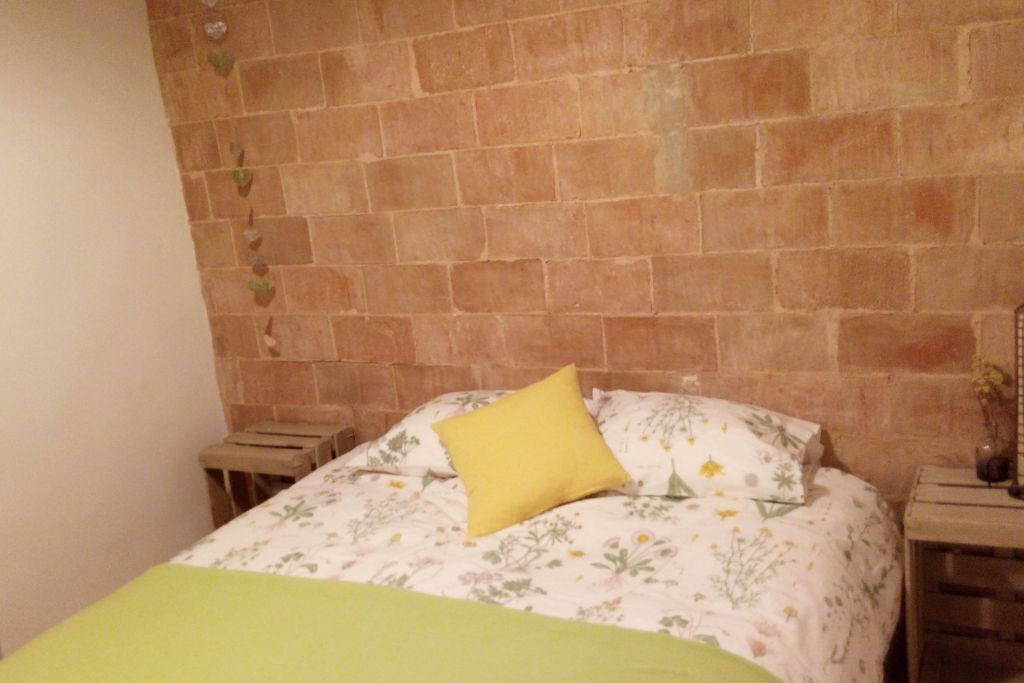 Rural house with patio and barbecue. Ideal families 6/8 people