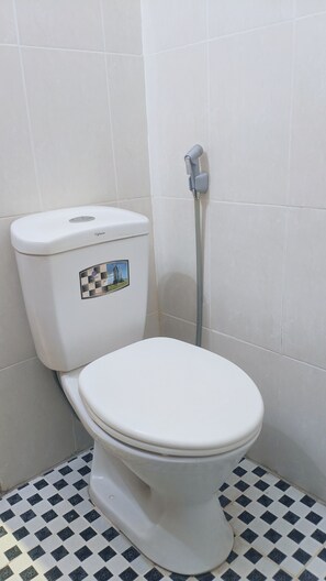 Deluxe Double Room | Bathroom | Shower, hair dryer, towels
