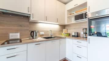 Microwave, oven, dishwasher, coffee/tea maker