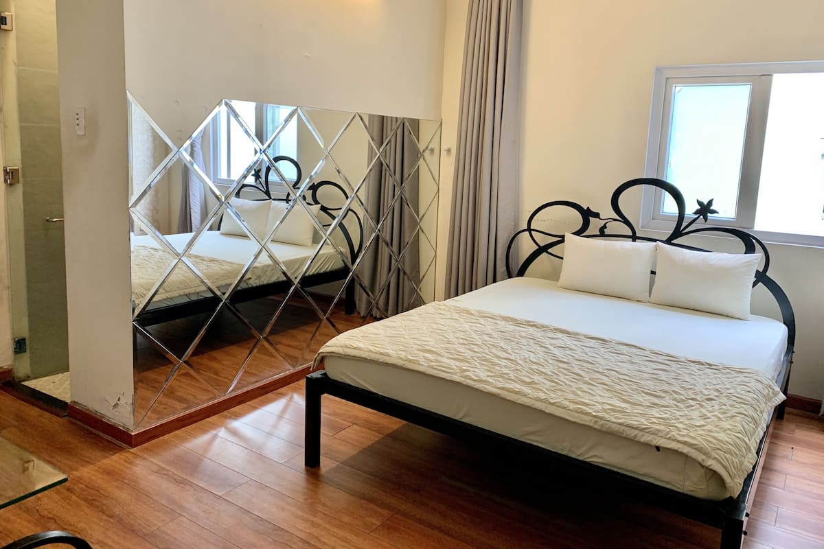 Desk, free WiFi, bed sheets