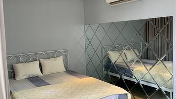 Doppia Deluxe | Una scrivania, Wi-Fi gratuito, lenzuola