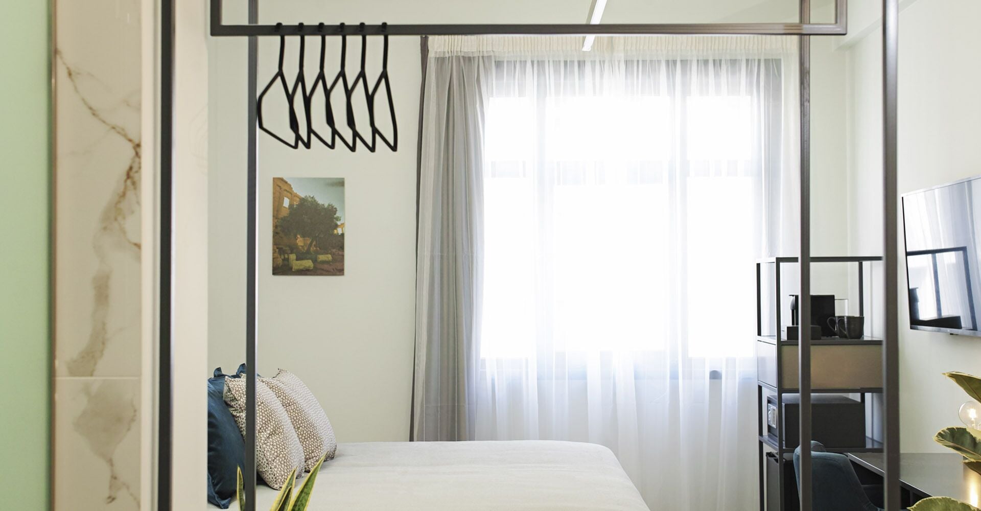 deluxe room | egyptian cotton sheets, premium bedding, down duvets, minibar