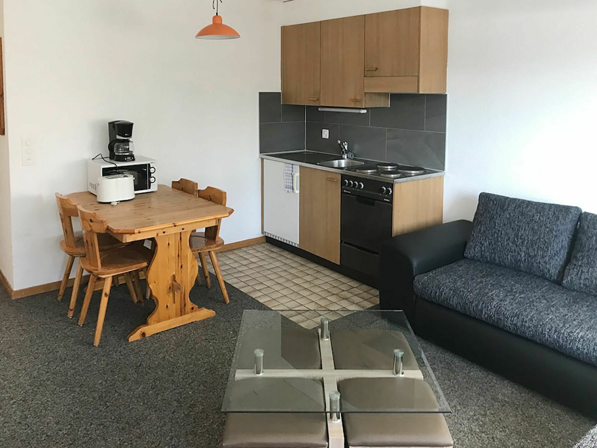 Mobilia, Cabinetry, Proprietà, Tavolo, Sedia, Cassetto, Scrivania Del Computer, Scrivania, Legna, Illuminazione