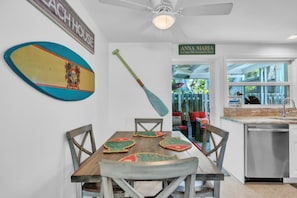 Villa, 2 Bedrooms | Dining
