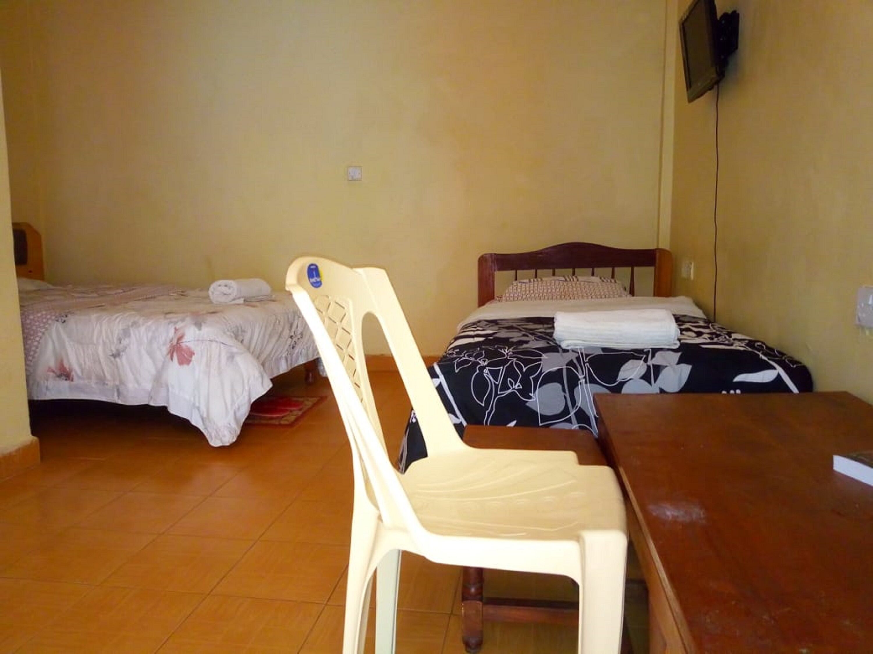 Desk, free WiFi, bed sheets