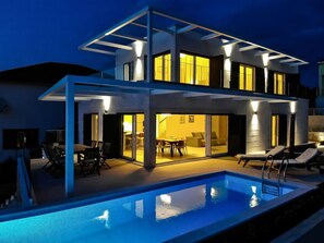 Pool - Wonderful private villa for 8 guests with A/C, WIFI, private pool, TV and terrace (Solin)