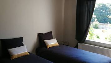 7 bedrooms, bed sheets