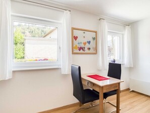 Dining - Elegant Apartment in Freiburg near Forest (Freiburg im Breisgau)
