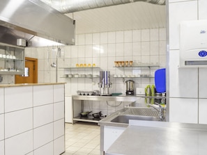 Villa | Private kitchen - Spacious Holiday Home in Schmallenberg near Ski Area (Schmallenberg)