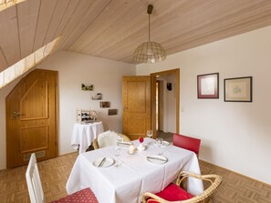 Apartment | Dining - Secluded Apartment in Schönsee near Forest (Schoensee)