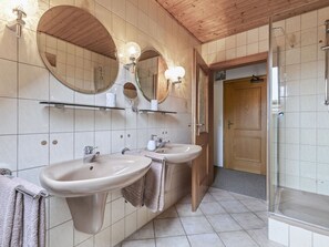 Apartment | Bathroom - Secluded Apartment in Schönsee near Forest (Schoensee)