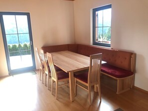 Dining - Bottlehill House - Zirbenland in St Wolfgang Near Ski Area (Obdach)