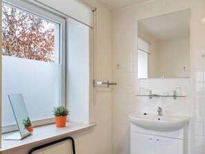 Apartment | Badezimmer | Dusche, Handtücher