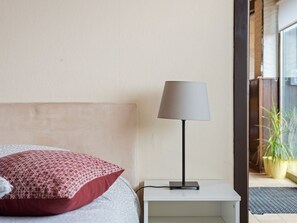 2 Schlafzimmer, individuell eingerichtet, Bettwäsche