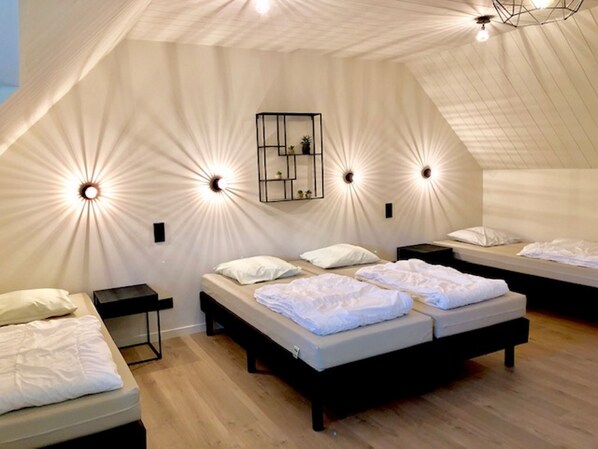 7 bedrooms, individually furnished, bed sheets - Buzz Into This Appealing Villa at the Belgian Coast (Koksijde)