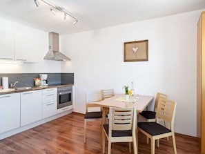 Apartment | Private kitchen - Apartment in Saalfelden Near Ski Slopes (Saalfelden am Steinernen Meer)