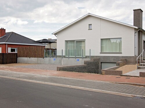 Enticing Holiday Home in Middelkerke near Sea
