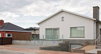 Enticing Holiday Home in Middelkerke near Sea