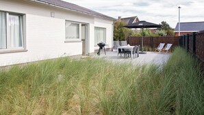 Exterior - Enticing Holiday Home in Middelkerke near Sea (Middelkerke)