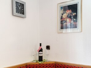 1 Schlafzimmer, Babybetten, individuell eingerichtet, Bettwäsche