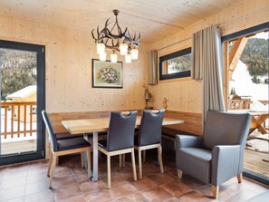 Dining - Deluxe Holiday Home in Hohentauern with Hot Tub (Hohentauern)