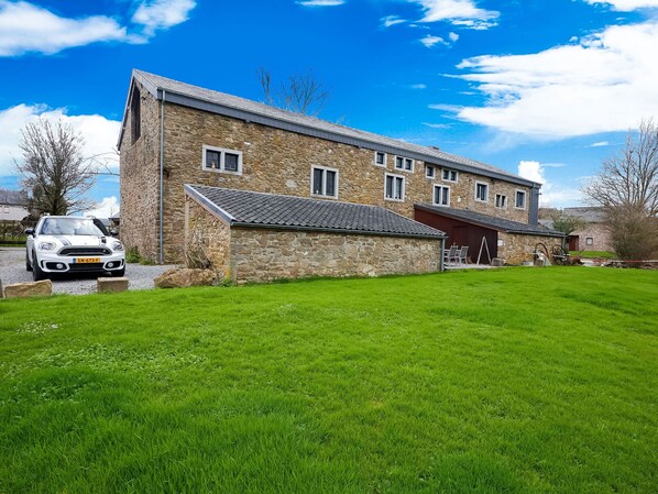 Exterior - Spacious Holiday Home in La Reid With Terrace and Garden (Theux)