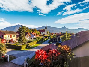 A residential area with houses, a church, and mountains in the background. - Apartment in Eberndorf Near Petzen Ski Area (Eberndorf)