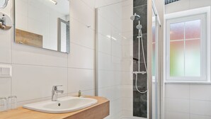 Bathroom - Elegant Apartment in Obervellach near Forest (Obervellach)