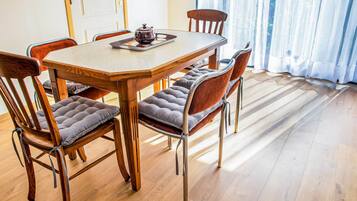 Cottage | Dining