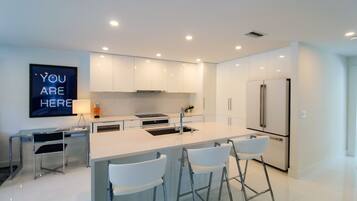 House, Multiple Beds, Private Pool, Pool View | Private kitchen | Fridge, microwave, stovetop, dishwasher