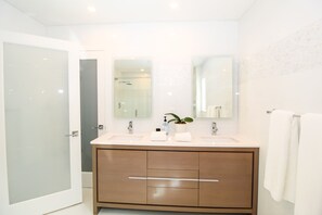 Bathroom - White Sands (Anna Maria)