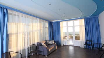 Premium Studio Suite | In-room safe, desk, blackout curtains, soundproofing