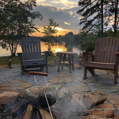 Clean, Modern, Lake Keowee Retreat Near Clemson