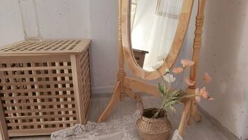 Traditional House | Soundproofing, iron/ironing board, free WiFi
