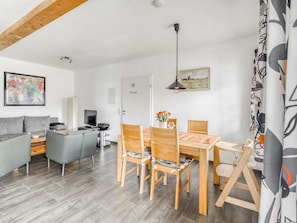Dining - Comfortable Holiday Home in Insul With Balcony (Insul)
