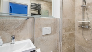 Apartment | Badezimmer | Dusche