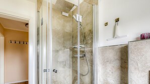 Apartment | Bathroom | Shower - Simplistic Holiday Home in Winterberg near Skiing (Winterberg)